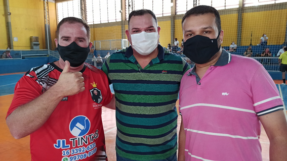 Vereador Leandro Mancha, Zé Roberto – presidente do legislativo e o vereador Diego Rodrigues. (Imagem: Denílson Lopes de Andrade)